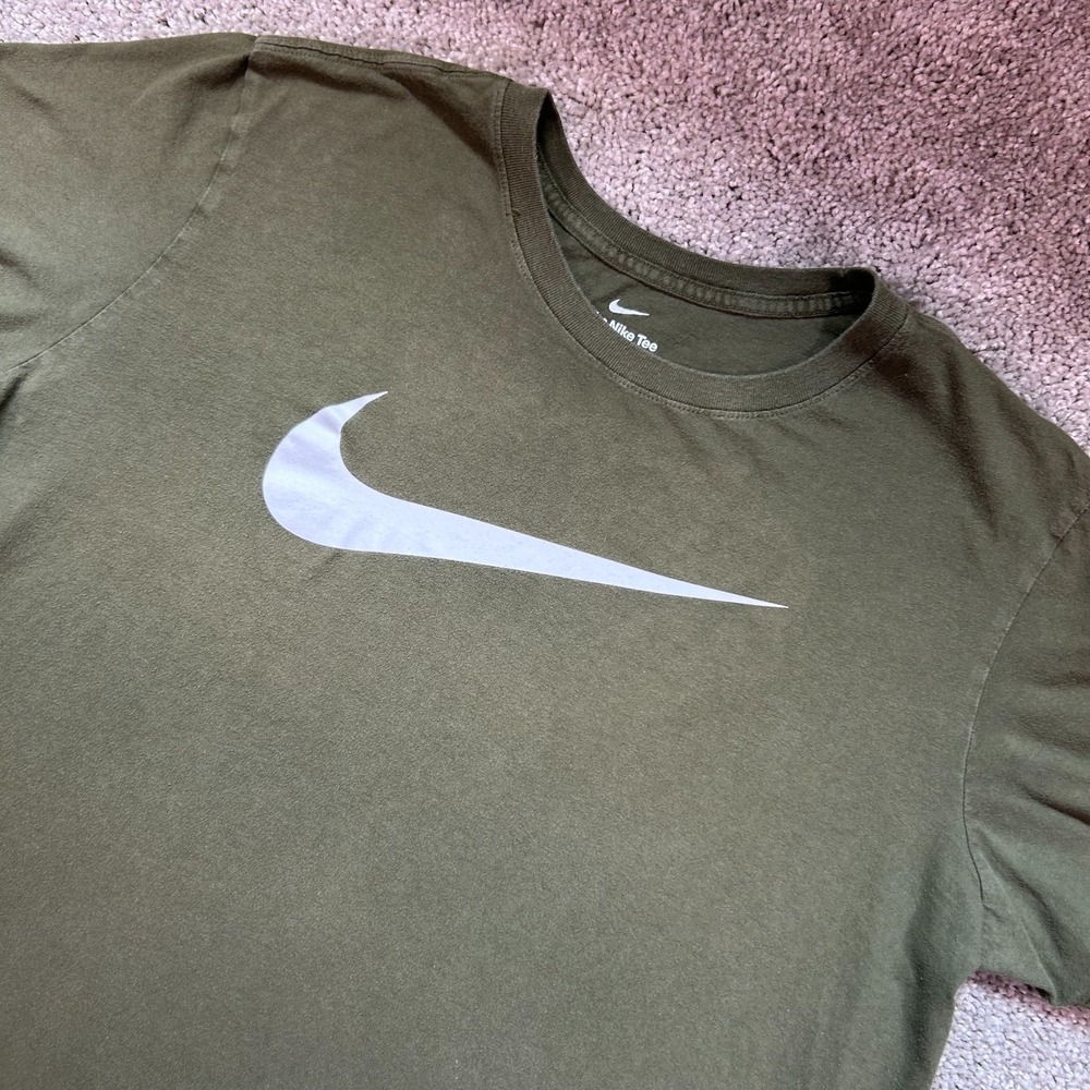 Nike Sportswear T Shirt Men XL Olive Green Comfortable Performance Standard Fit